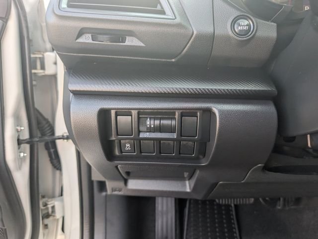Used 2020 White Subaru Base image 11