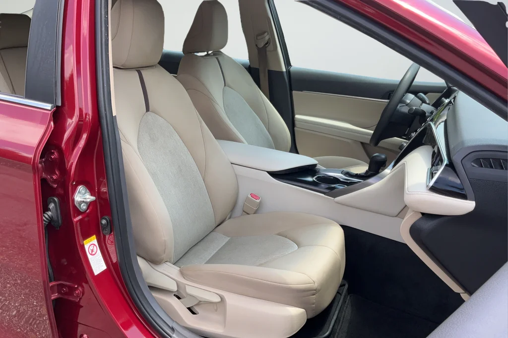 Used 2018 Red Toyota LE image 20