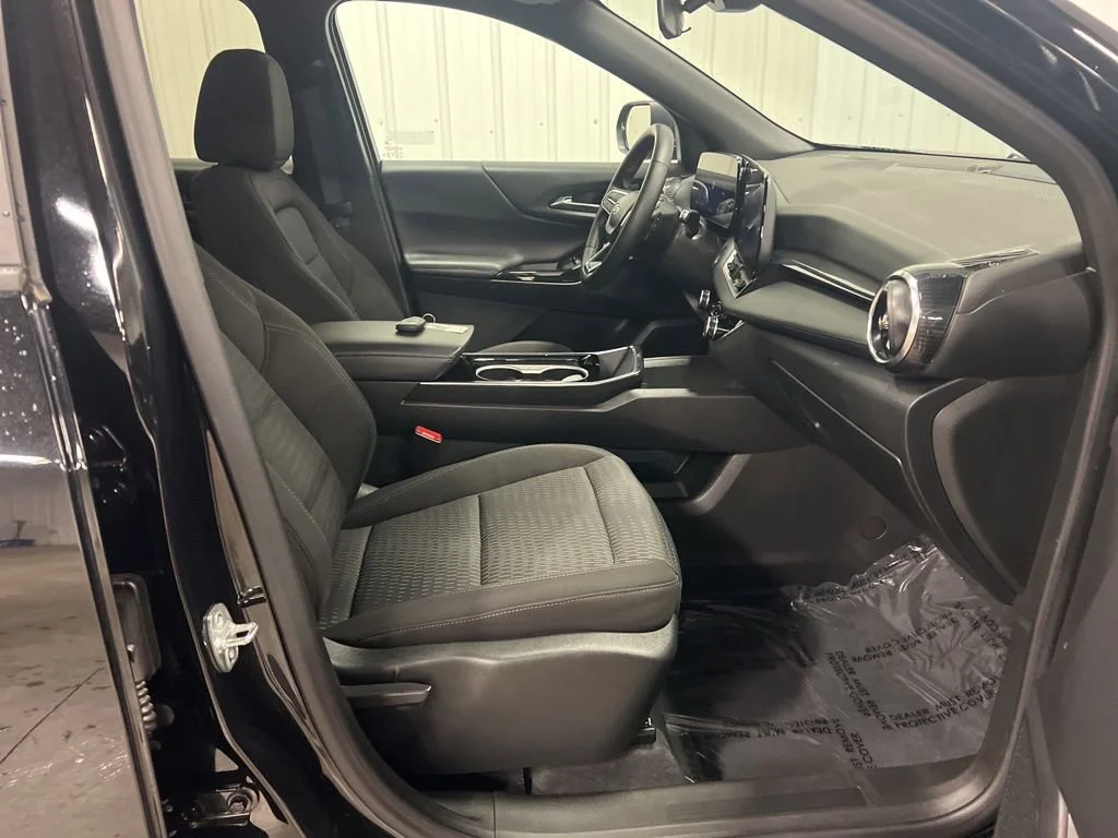 2025 Chevrolet Equinox LT - Photo 9