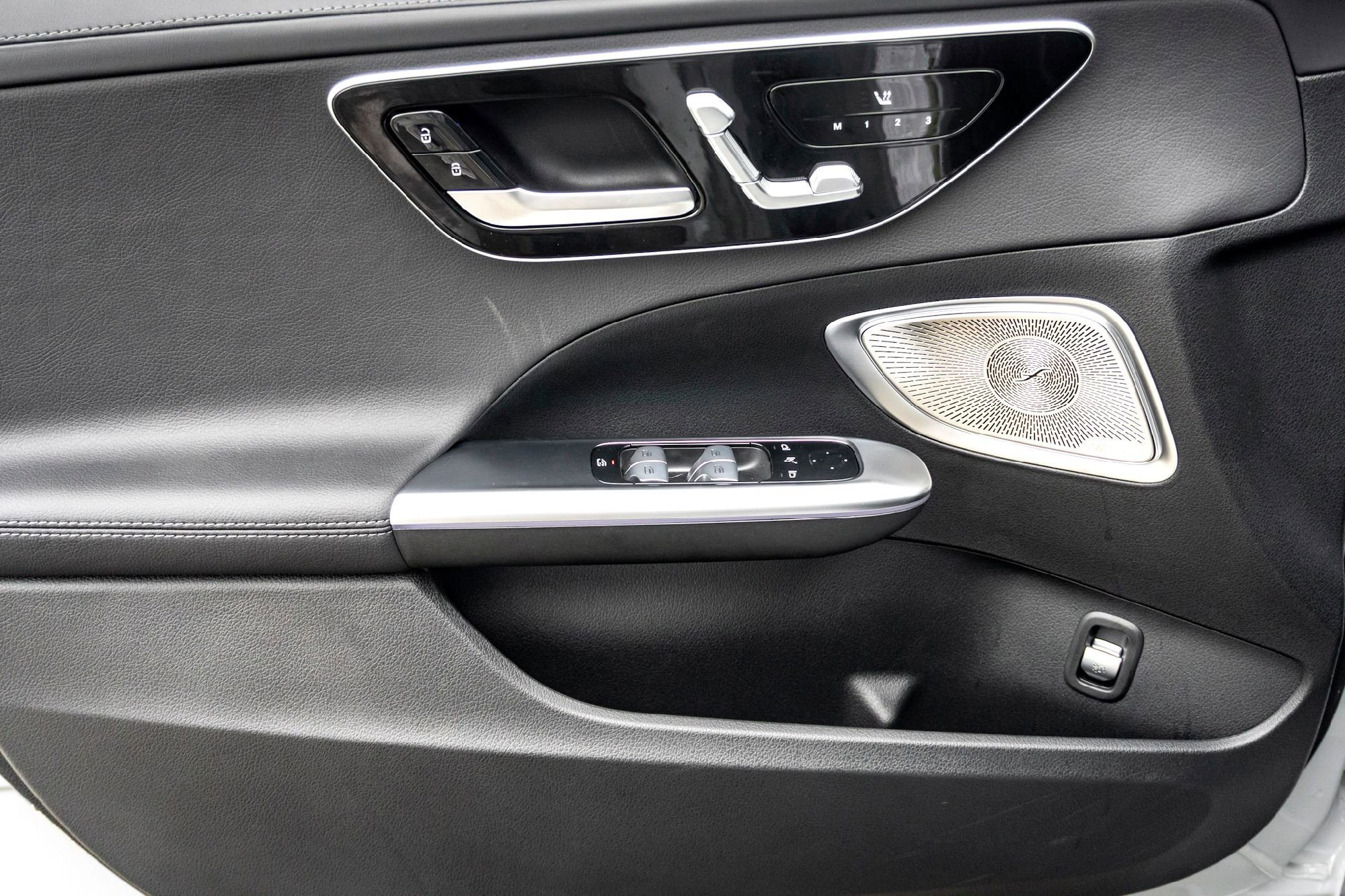 2025 Mercedes-Benz C-Class Sedan C 300 - Photo 10