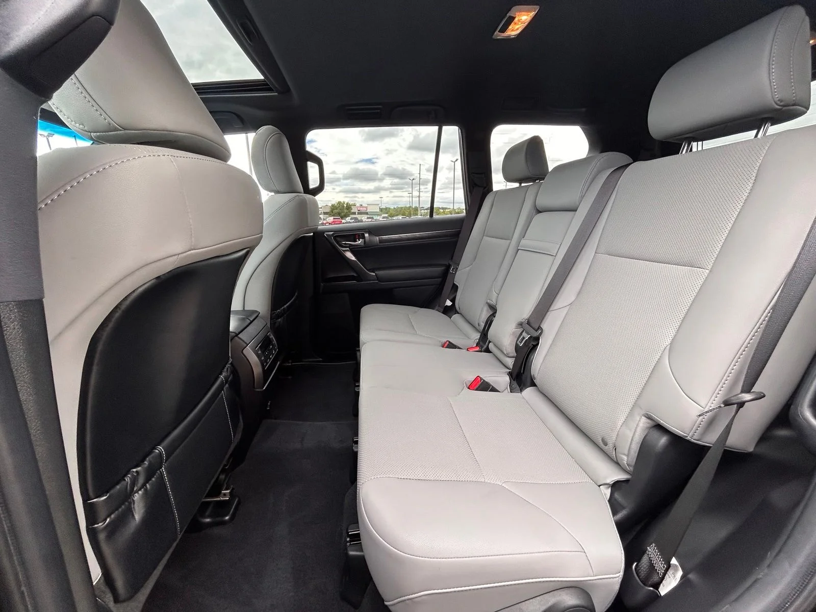 Used 2023 Black Lexus 460 image 16