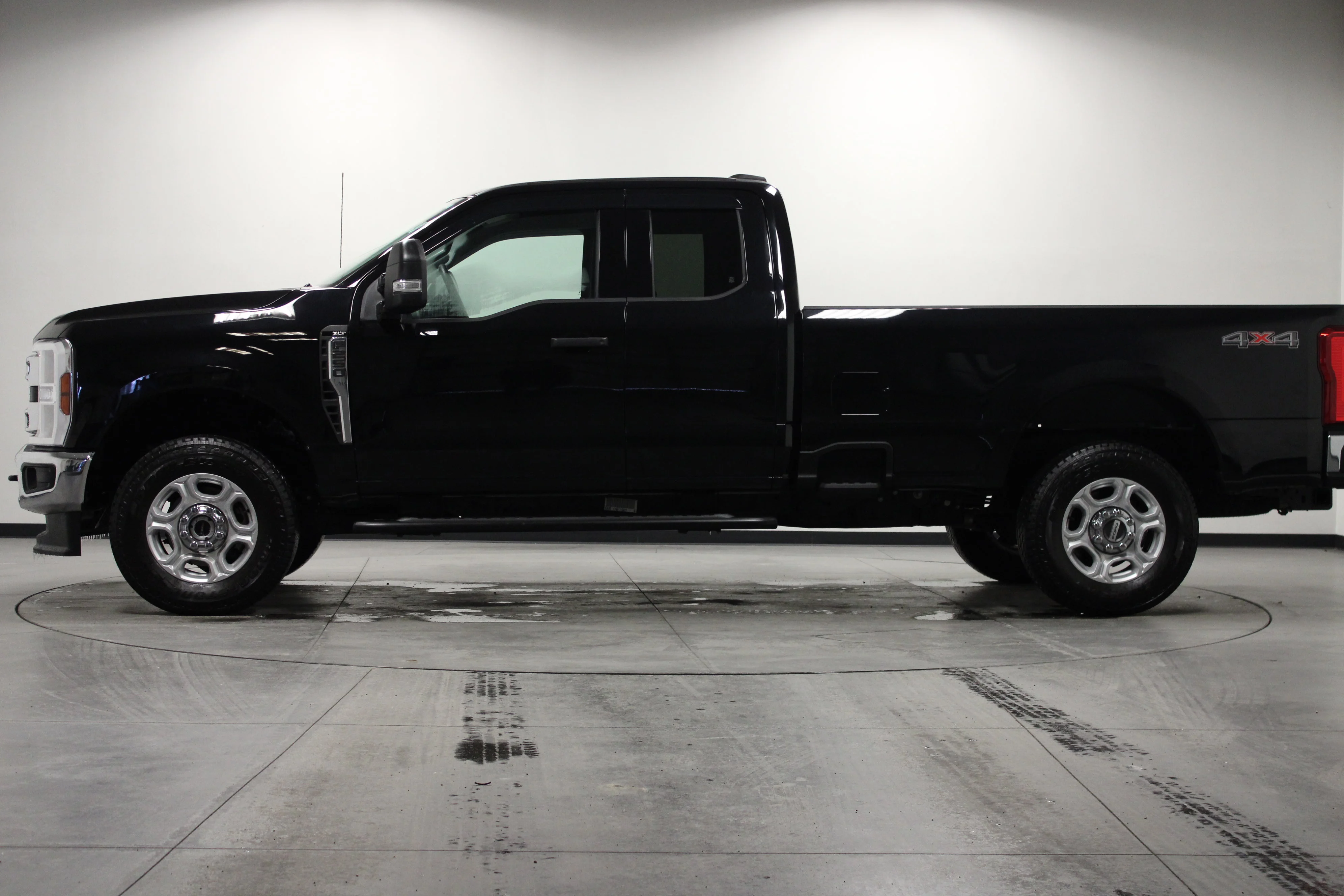 Used 2025 Black Metallic Ford XLT image 7