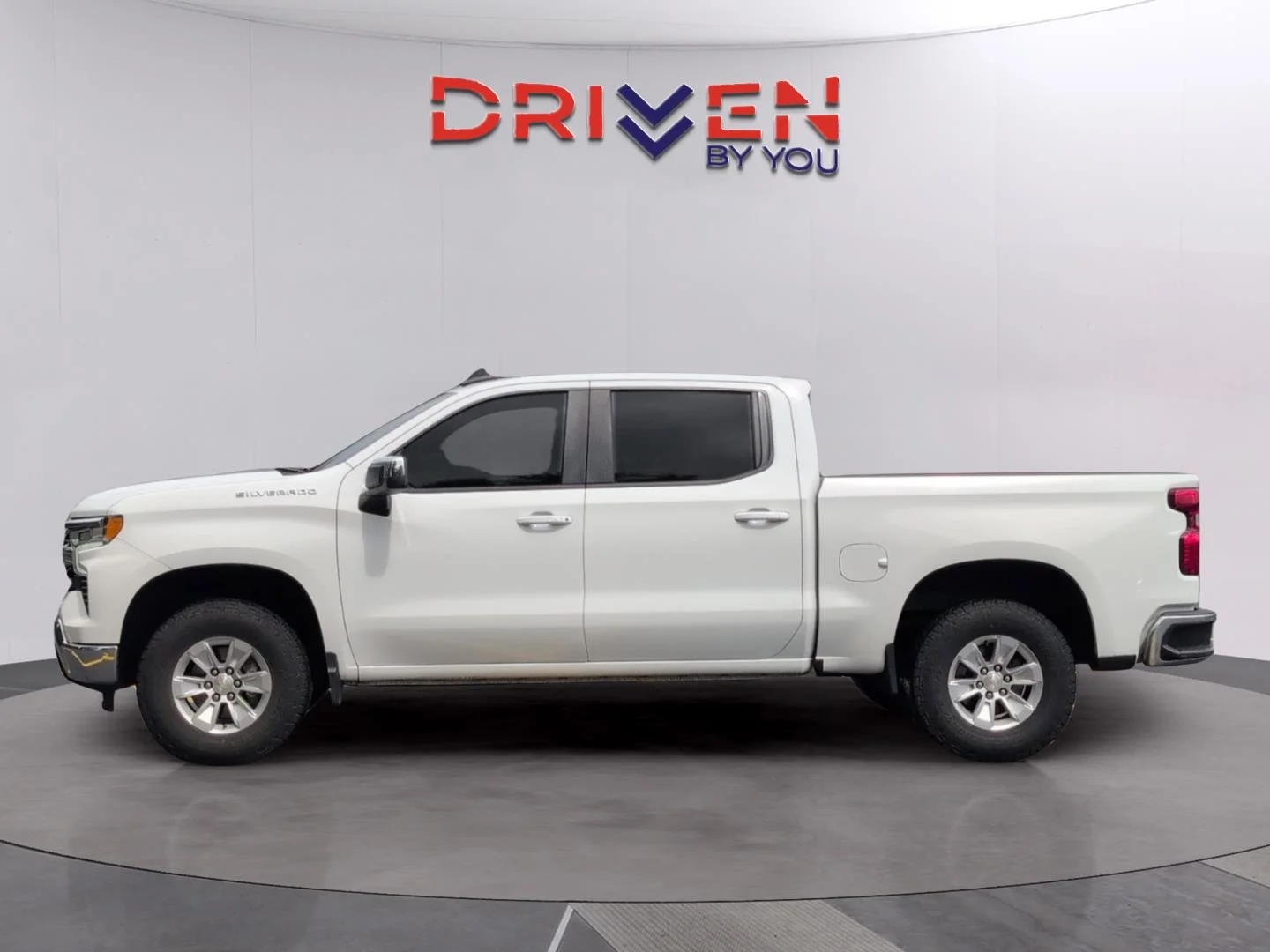 Used 2022 Summit White Chevrolet LT image 2