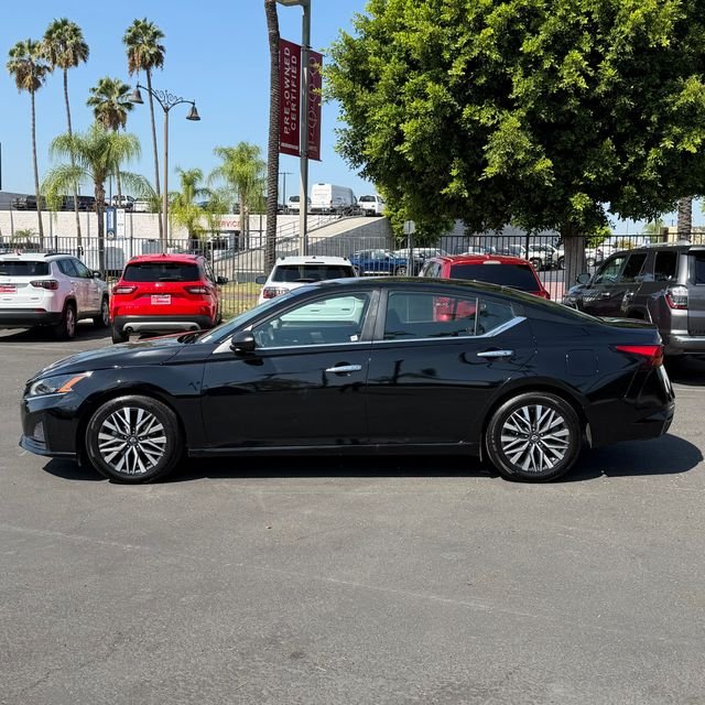 Used 2024 Black Nissan 2.5 SV image 4