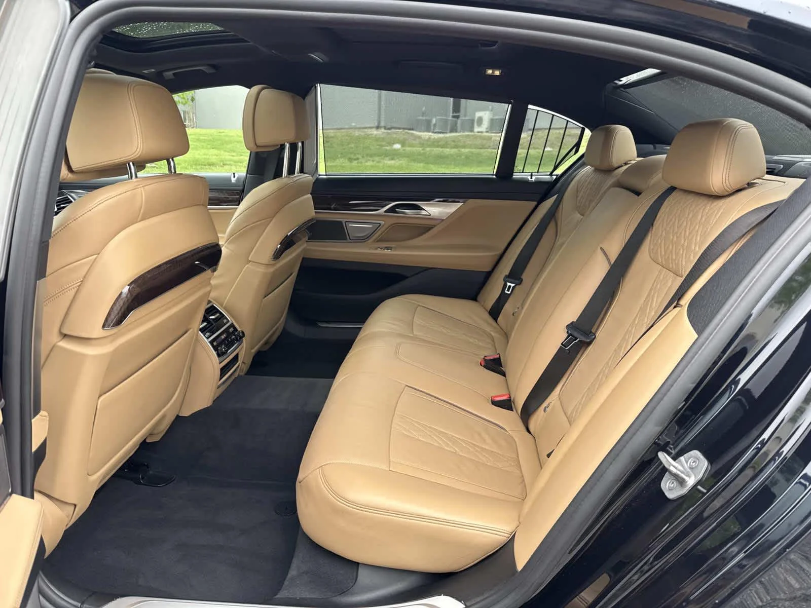 Used 2022 Carbon Black Metallic BMW 740i xDrive image 15