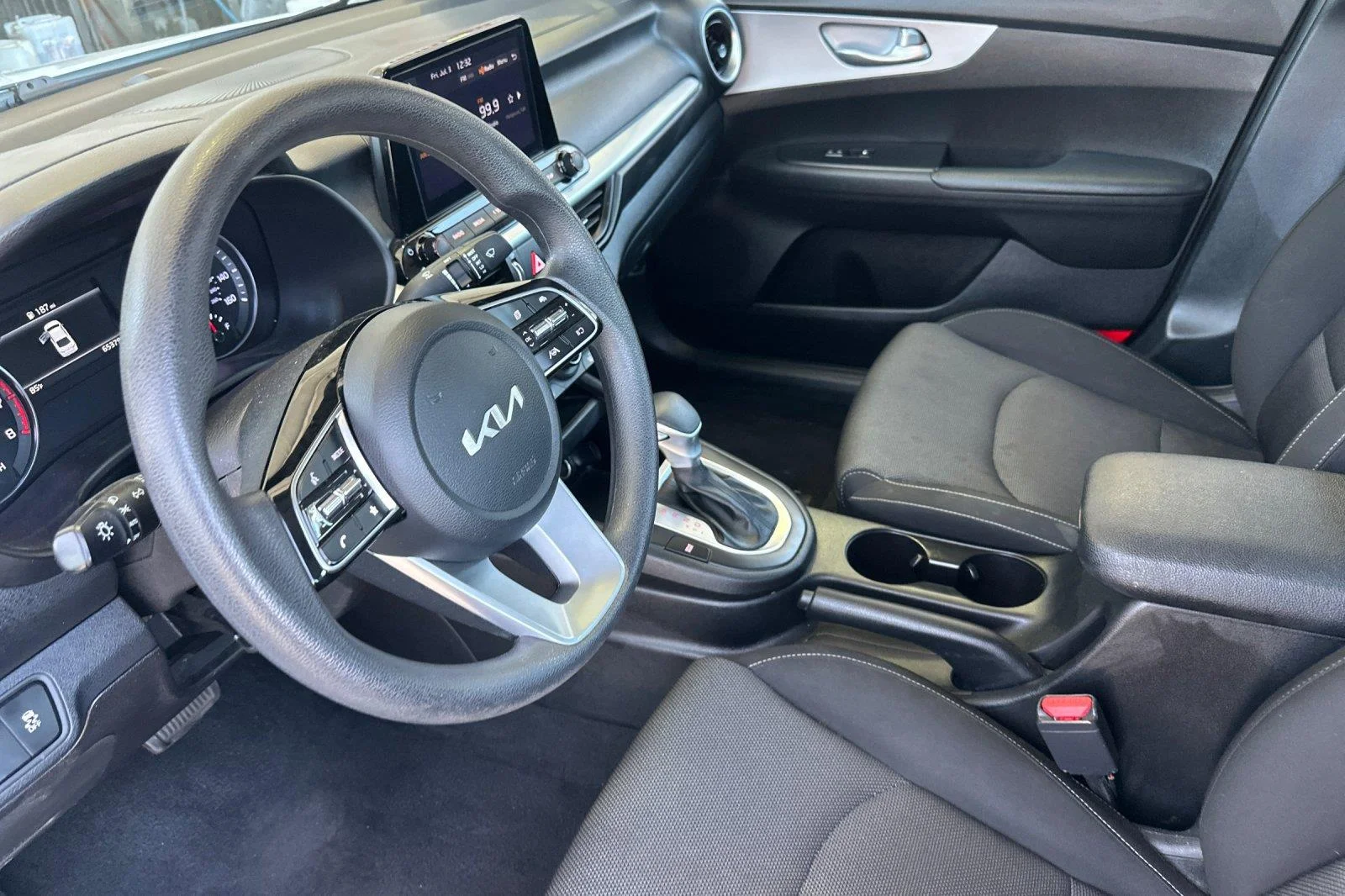 Used 2023 Snow White Pearl Kia LXS image 10