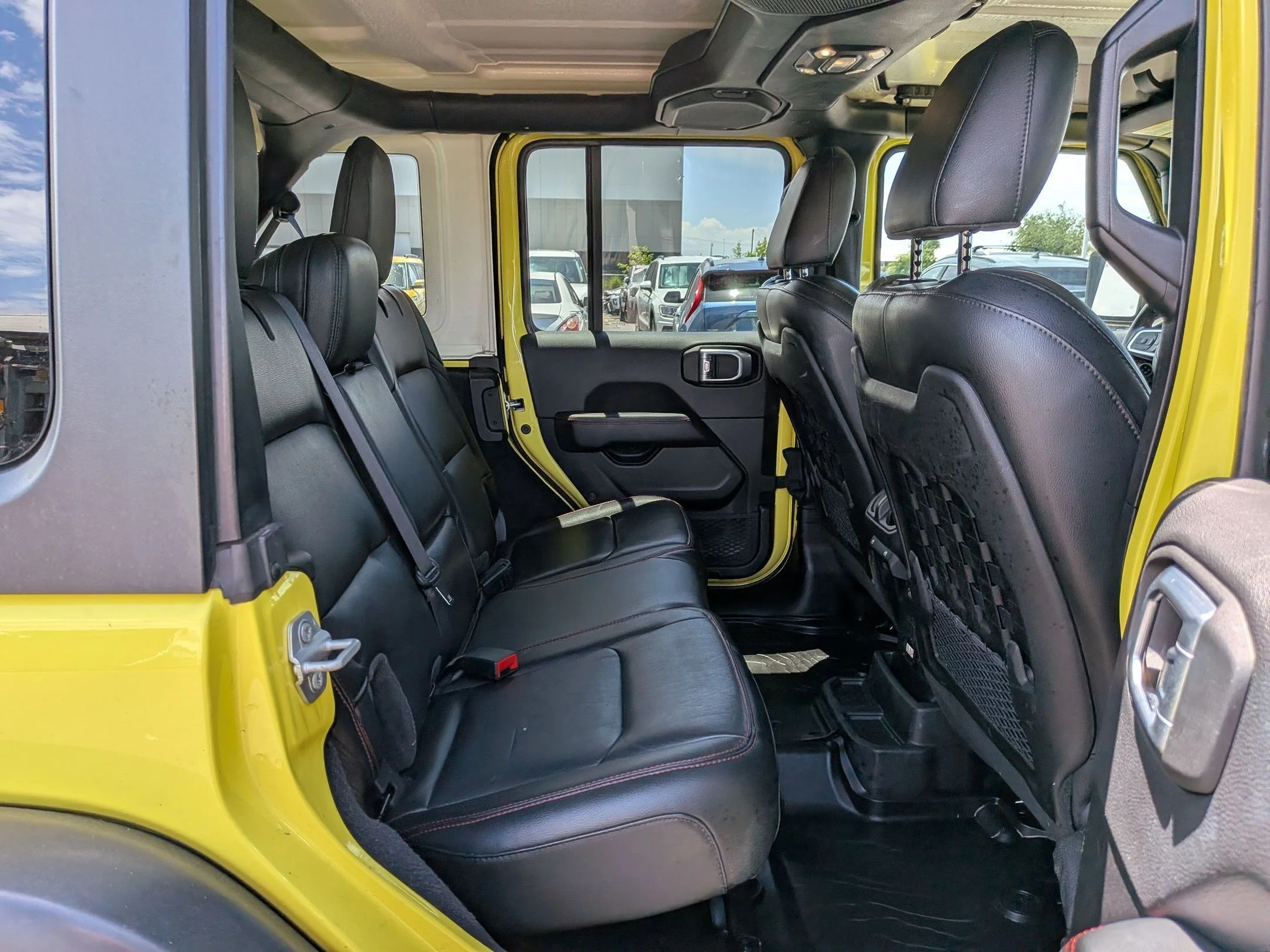 Used 2022 High Velocity Clearcoat Jeep Unlimited Rubicon image 29