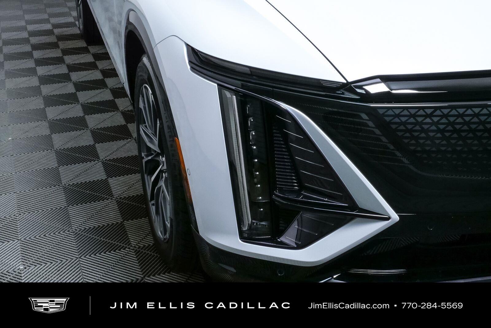 New 2027 Vibrant White Tricoat Cadillac Sport image 37