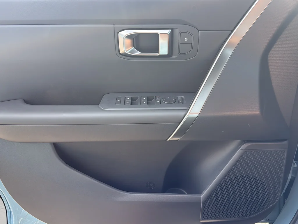 New 2027 Frost Blue / Black Roof Kia X-Line S image 25
