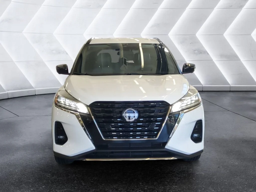 Used 2023 White Nissan SR image 2