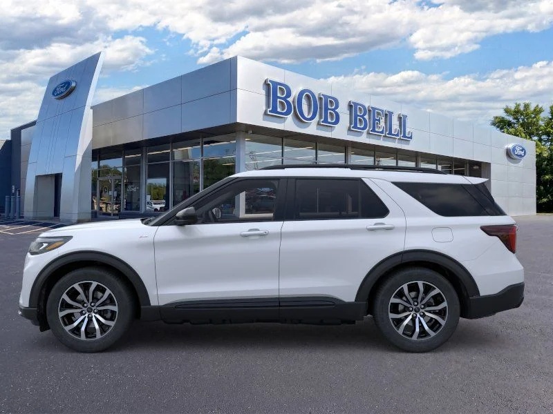 New 2026 Space White Metallic Ford ST-Line image 3