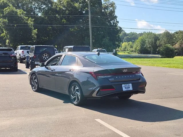 Used 2025 Gray Hyundai SEL Convenience image 11