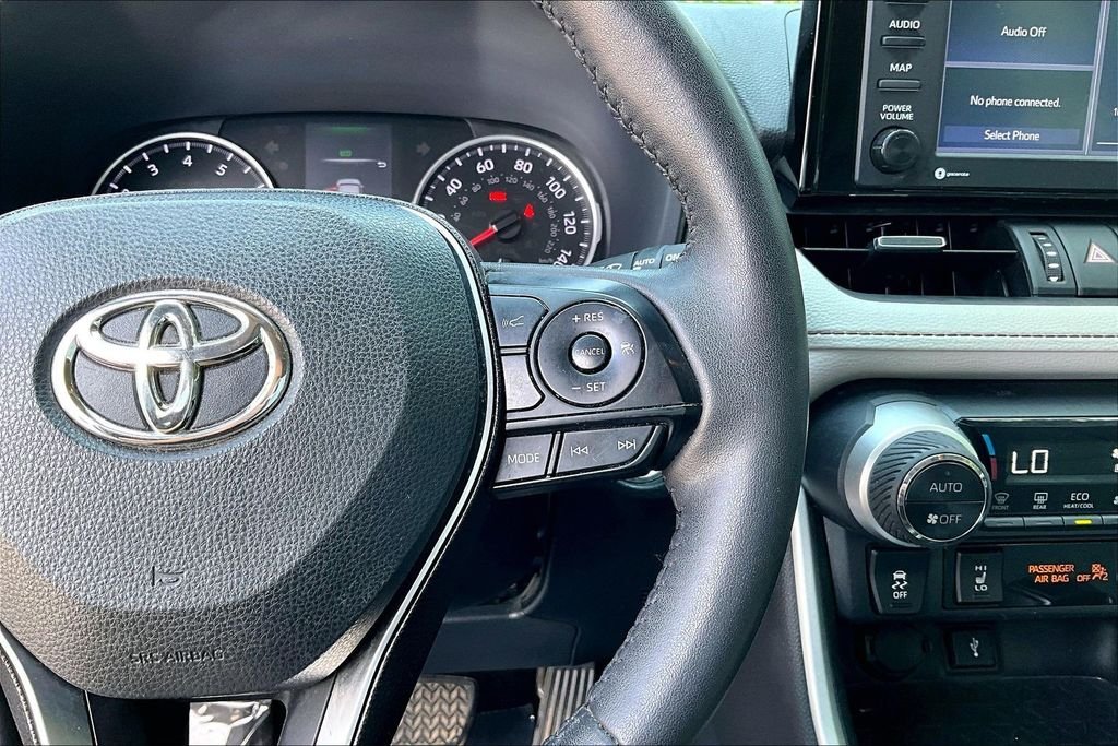 Used 2021 Silver Toyota XLE Premium image 14