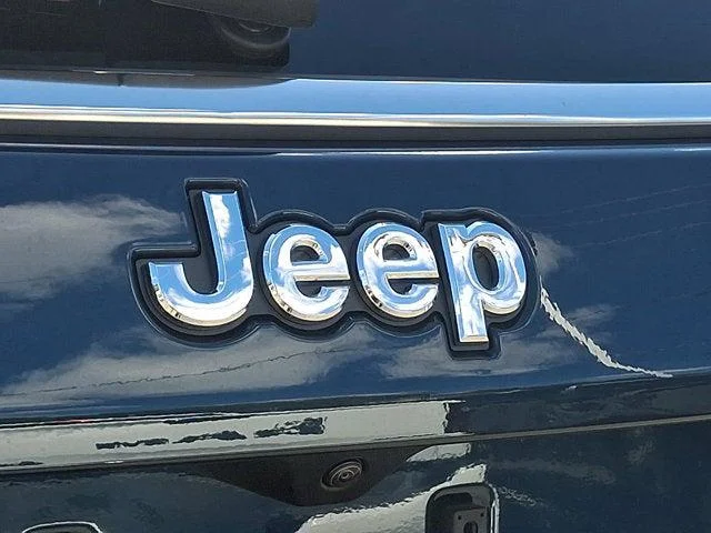 New 2026 Fathom Blue Pearl-Coat Exterior Paint Jeep Limited image 10