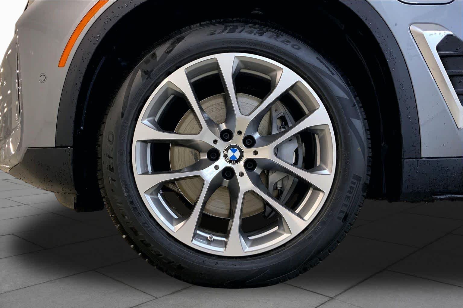 New 2026 Skyscraper Grey Metallic BMW xDrive50e image 11