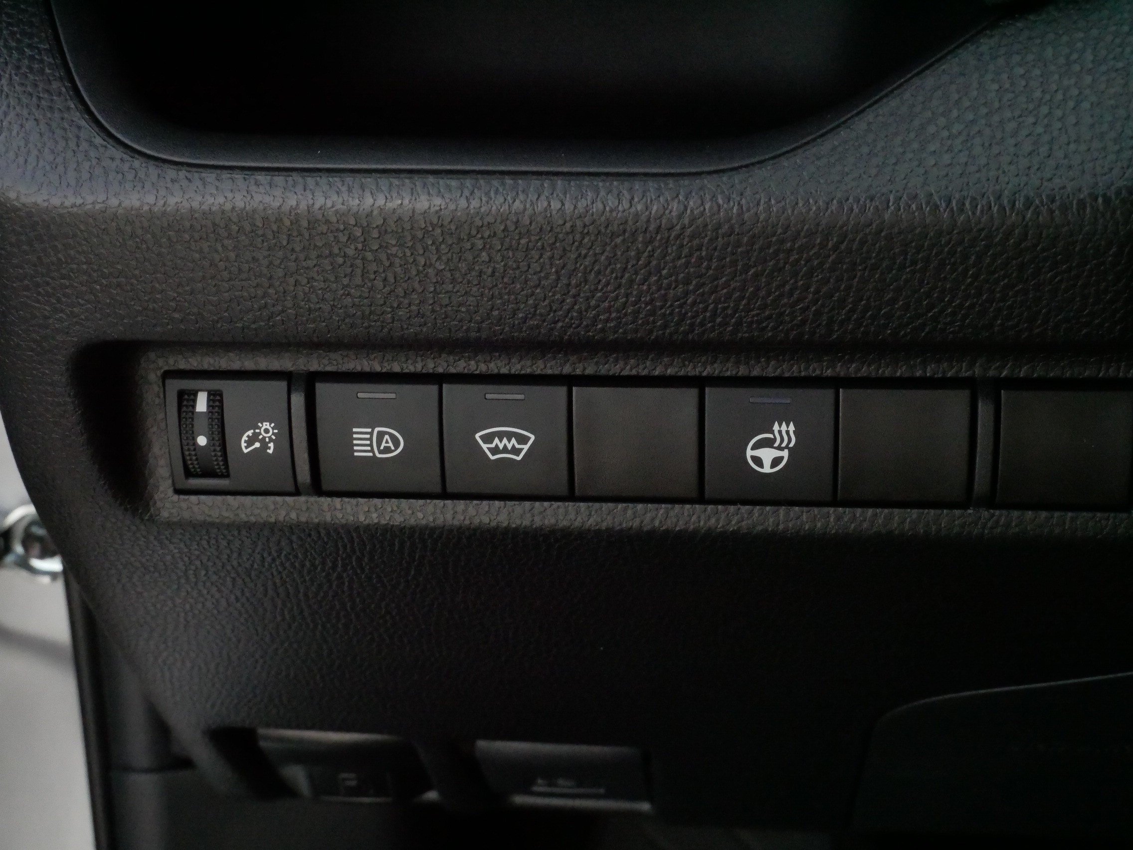 Certified Used 2025 SILVER SKY METALLIC Toyota XLE image 27
