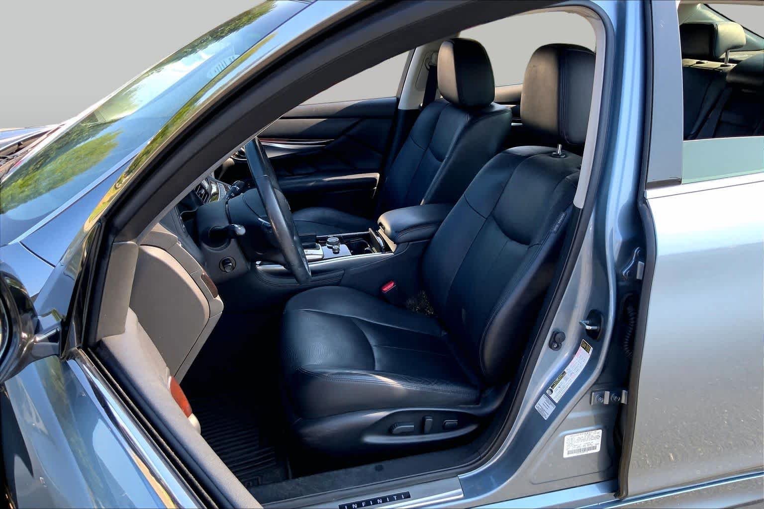 Pre-Owned 2016 INFINITI Q70