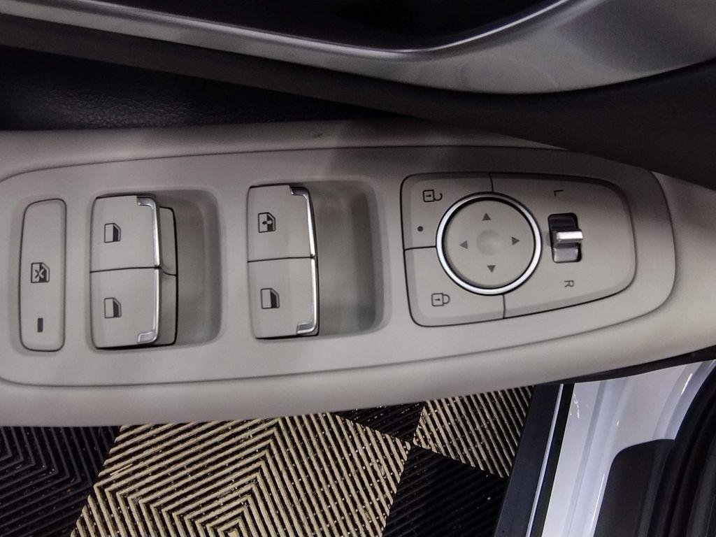 New 2026 White Hyundai SE image 16
