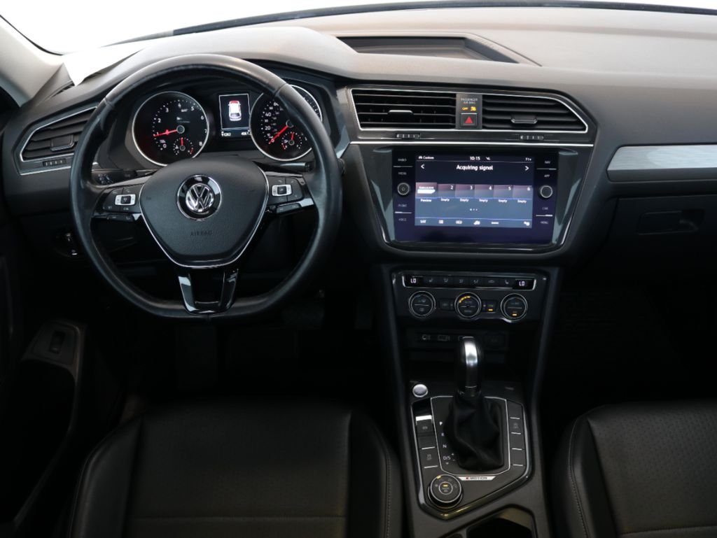Used 2018 Gray Volkswagen 2.0T SEL image 25