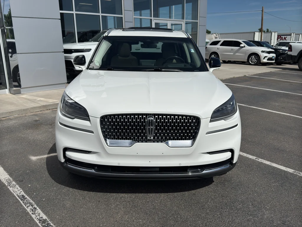 Used 2023 Pristine White Metallic Tri-Coat Lincoln Reserve image 8