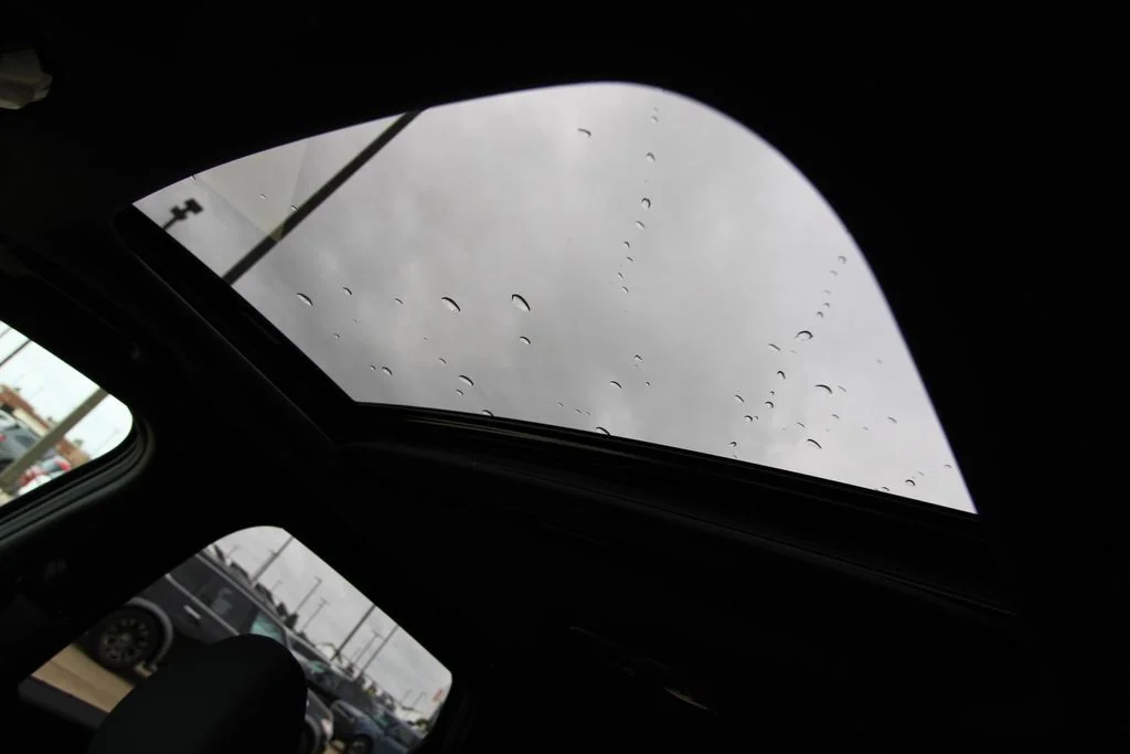 Used 2022 White Hyundai SEL Premium image 11