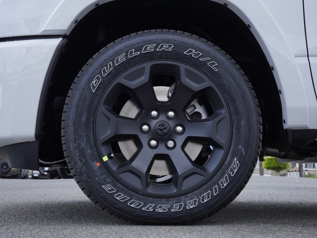 New 2026 Bright White Clear-Coat Exterior Paint RAM Big Horn Night Edition image 9