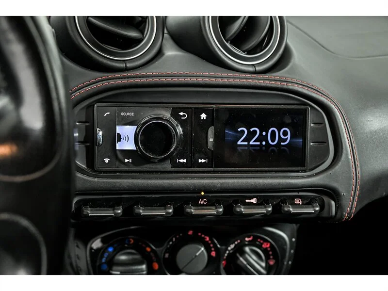 Used 2015 RED Alfa Romeo  image 21