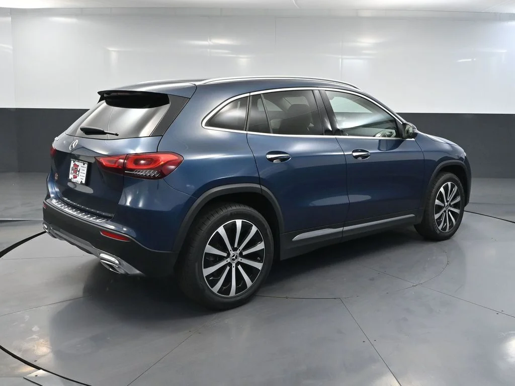 Used 2022 Blue Mercedes-Benz GLA 250 image 3