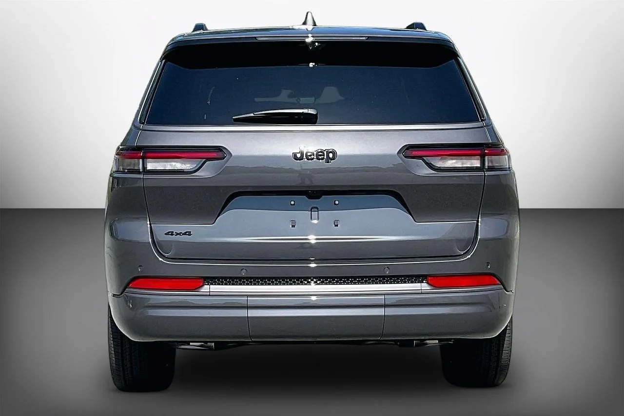New 2026 Baltic Gray Metallic Clearcoat Jeep Limited Reserve image 7