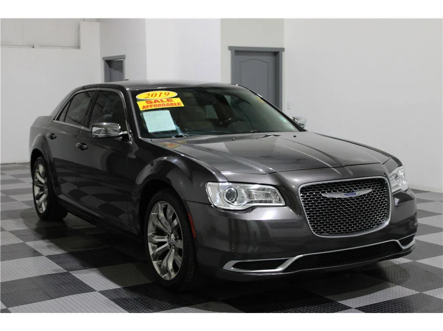 Used 2019 Granite Crystal Metallic Clearcoat Chrysler Touring image 3
