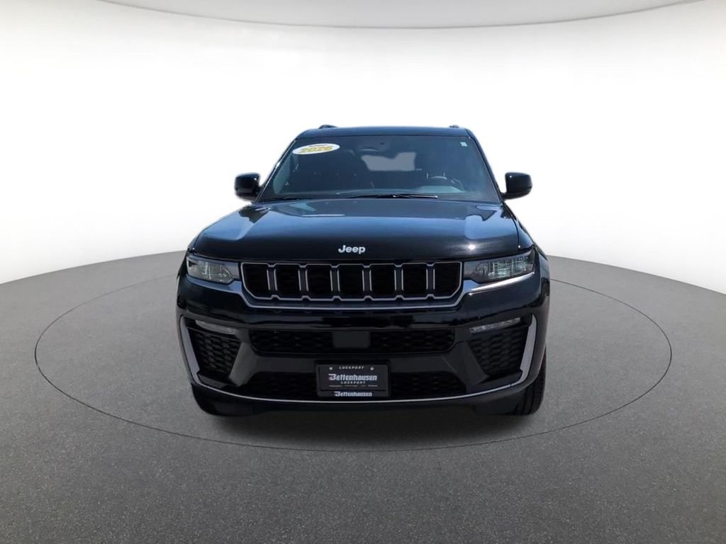 New 2026 Diamond Black Crystal Pearlcoat Jeep Limited image 2
