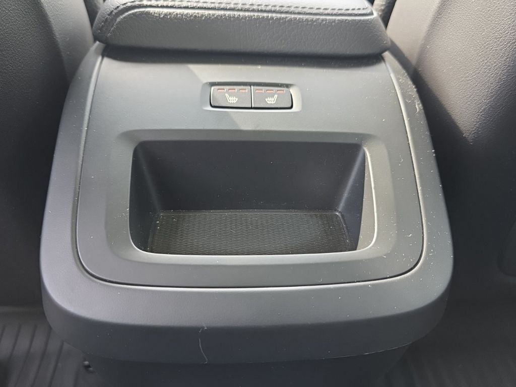 Used 2022 Black Volvo B5 Momentum image 21