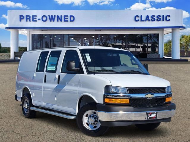 2025 Chevrolet Express 2500 Work Van HD's photo