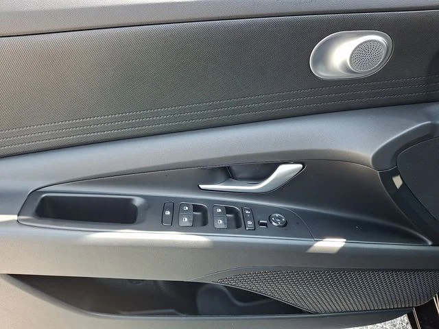 New 2026 Black Hyundai SE image 9