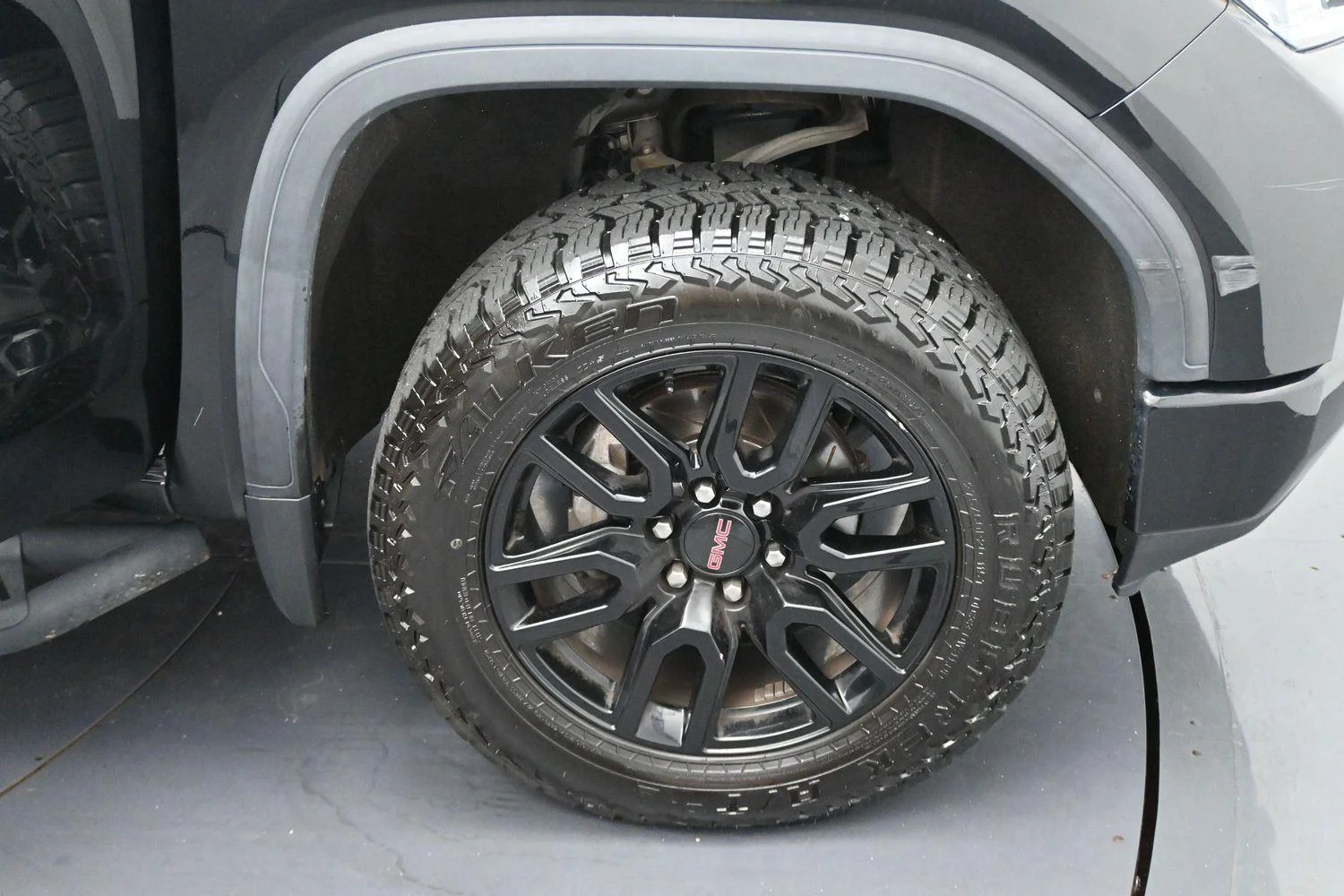 Used 2020 Onyx Black GMC Elevation image 31