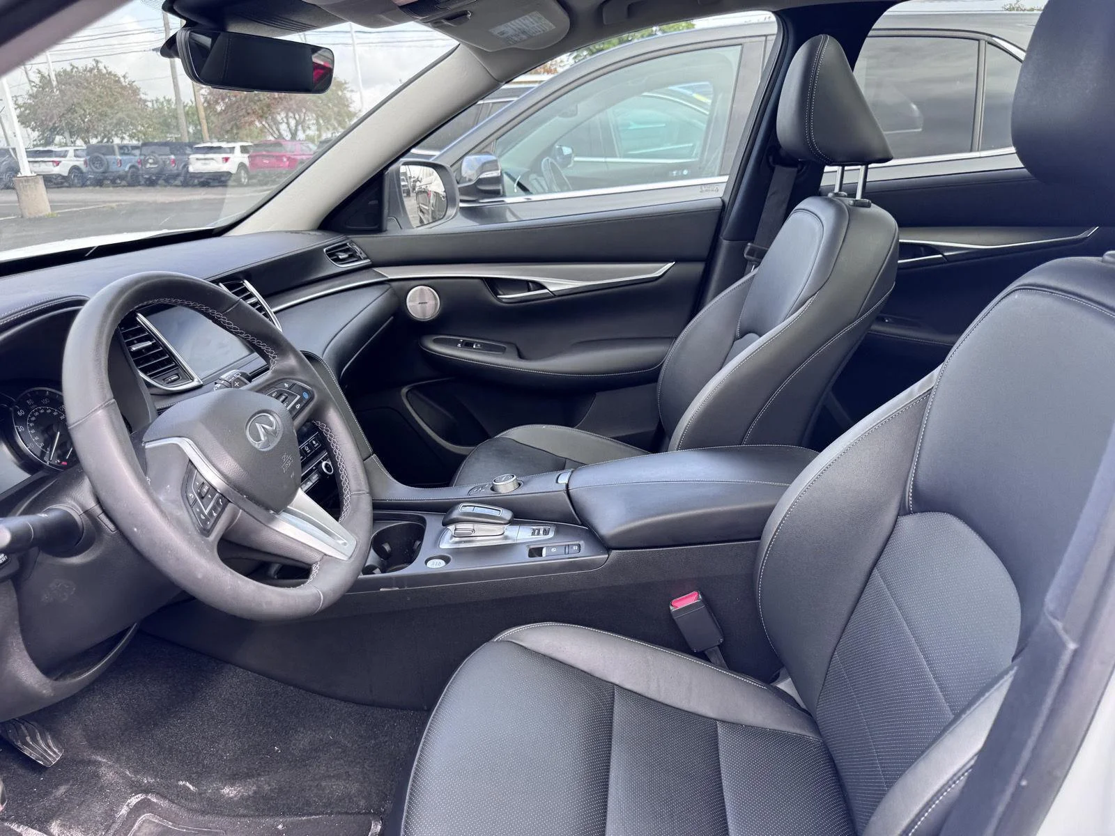 Used 2023 Radiant White INFINITI LUXE image 10