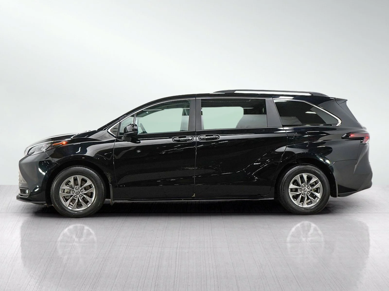 Used 2025 Toyota Sienna XLE with VIN 5TDJSKFCXSS175223 for sale in Hopkins, Minnesota