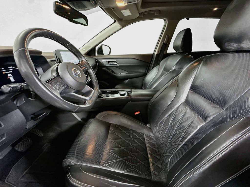 Used 2021 Super Black Nissan Platinum image 22