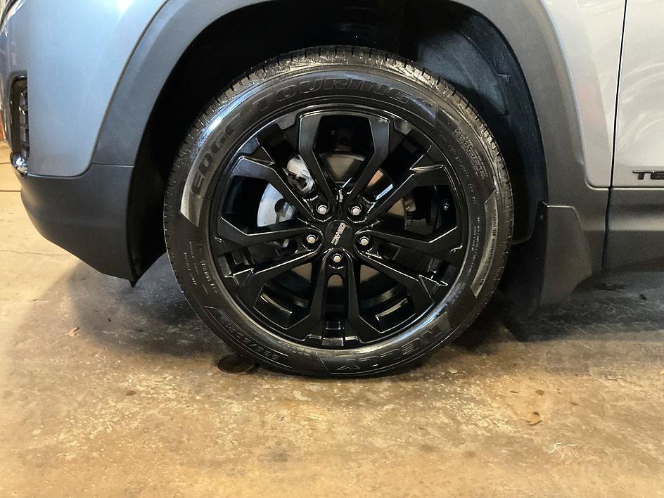 Used 2019 Gray GMC SLE image 15