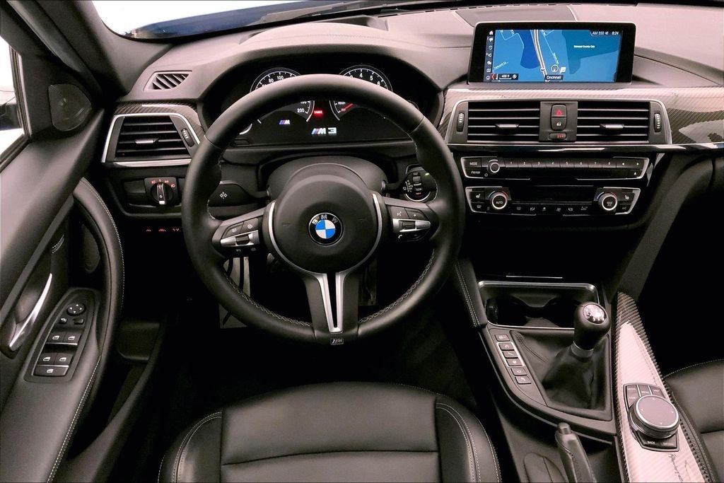 Used 2018 Yas Marina Blue Metallic BMW  image 4