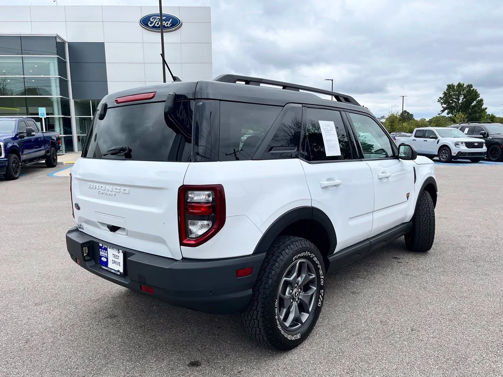 Used 2022 White Ford Badlands image 5