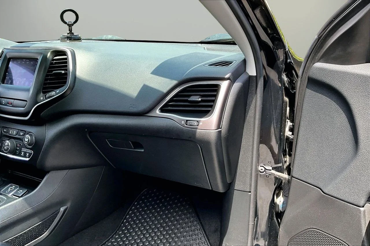 Certified Used 2019 Black Jeep Latitude Plus image 19