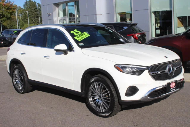 Used 2025 White Mercedes-Benz GLC 300 image 1
