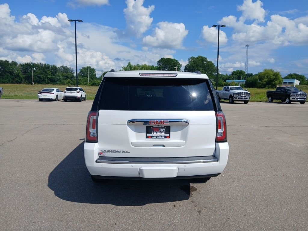 Used 2017 White GMC Denali image 7