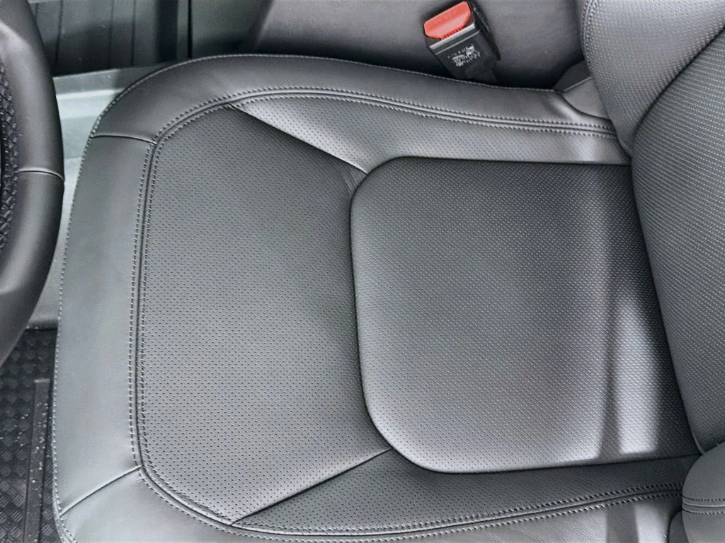 New 2026 Carpathian Grey Land Rover X-Dynamic SE image 20