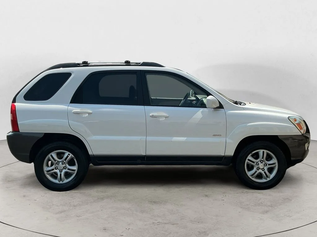 Used 2005 White Kia EX image 4