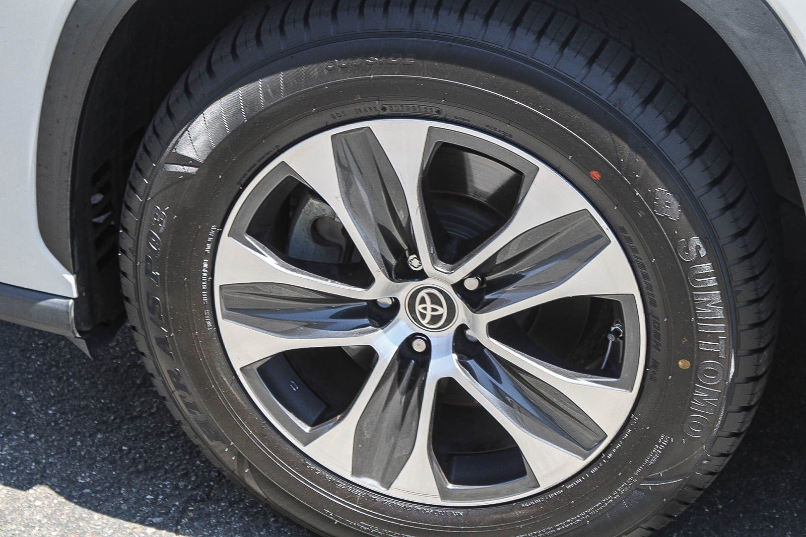 Used 2020 Blizzard Pearl Toyota XLE image 11