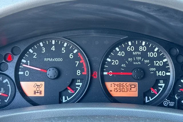 Used 2007 Avalanche Nissan S image 28