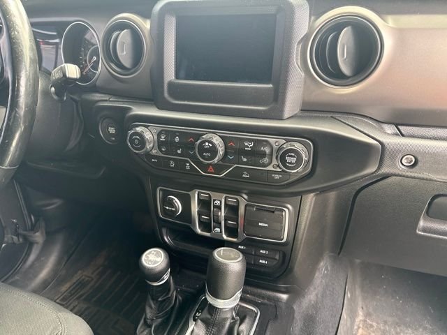Used 2020 Gray Jeep Sport image 4
