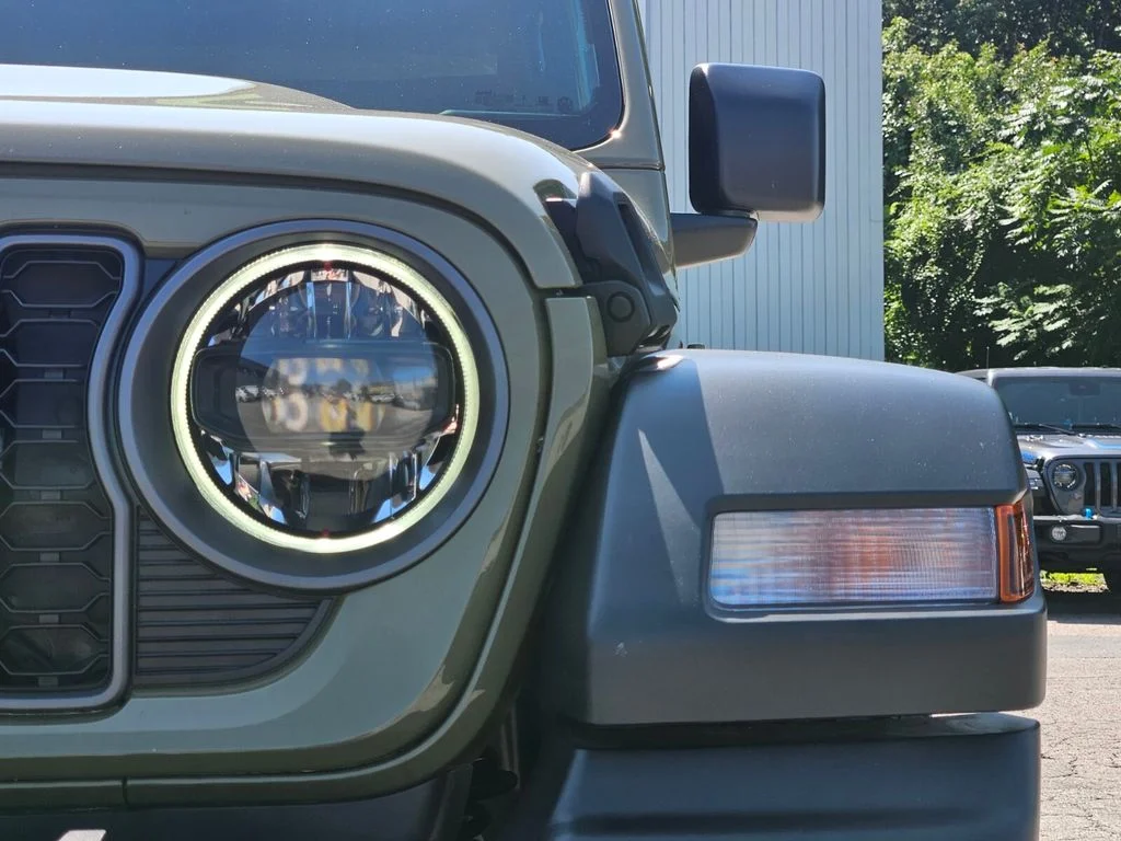 Used 2026 Green Jeep Sport S image 10